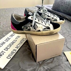 Golden Goose Superstar sneakers. 💯% AUTHENTIC iEXCELLENT condition.Size 37 - 7